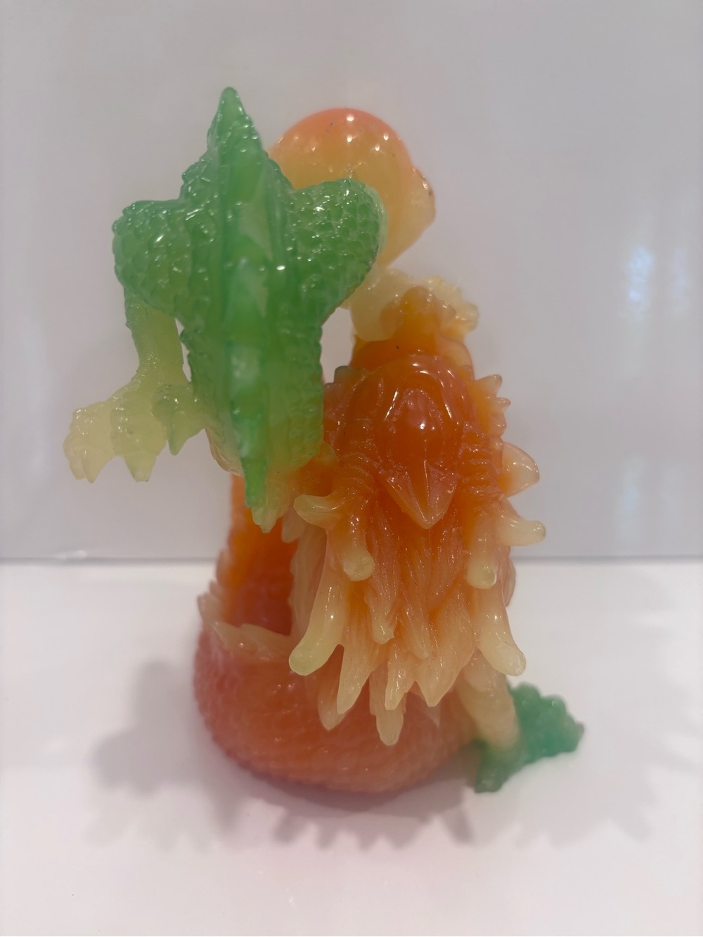Vintage green and orange Lucite Foo Dog / Dragon Figurine – 6 Inches - Picture 4 of 8